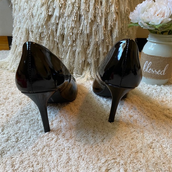 Heels - Picture 5 of 6